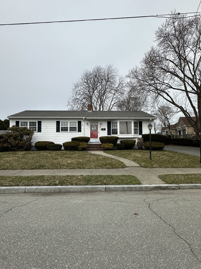 71 Appleton St in New Bedford, MA - Building Photo - Building Photo