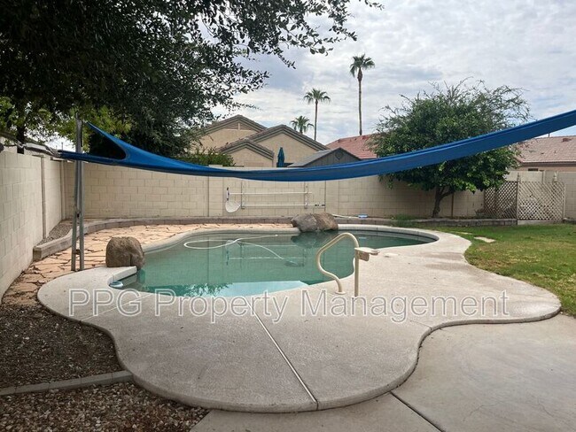 15531 W Port Royale Ln in Surprise, AZ - Building Photo - Building Photo
