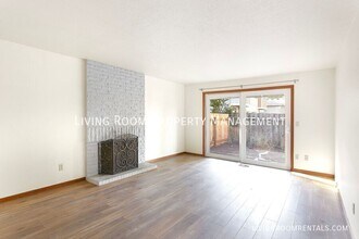 9811 SW 49th Ave in Portland, OR - Building Photo - Building Photo