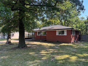 713 Maple Dr in Springdale, AR - Building Photo - Building Photo