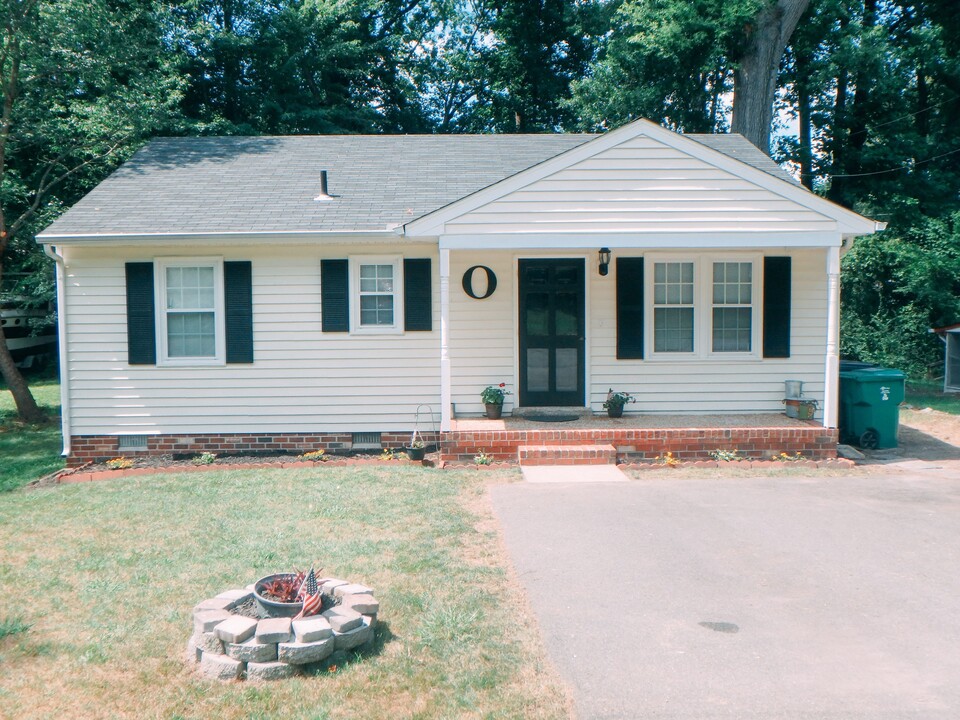 1302 Maryland Ave in Glen Allen, VA - Building Photo