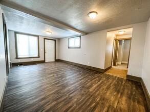 103 Locust St in Mankato, MN - Building Photo - Building Photo