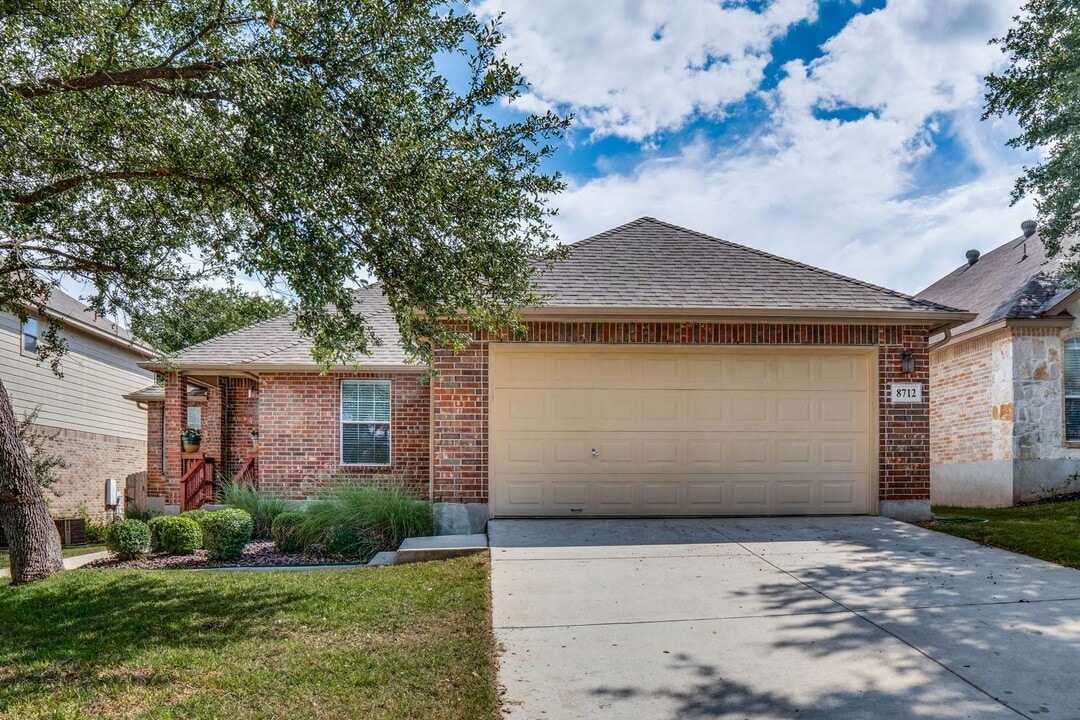 8712 Shuteye Peak in Helotes, TX - Building Photo