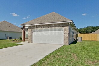 105 Hendrix Rd in Carencro, LA - Foto de edificio - Building Photo