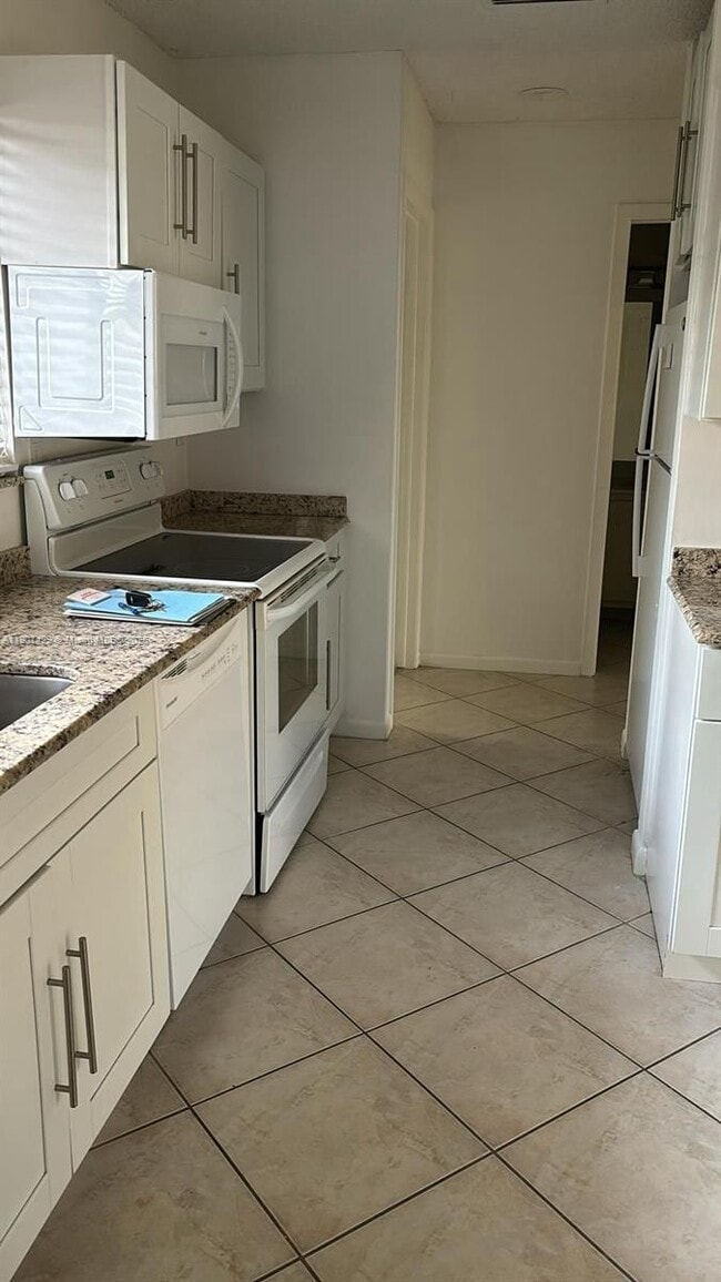 3 Finsbury Ln in Boynton Beach, FL - Building Photo - Building Photo