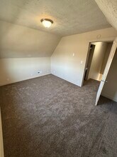 909 Jackson St, Unit 3 in La Porte, IN - Foto de edificio - Building Photo