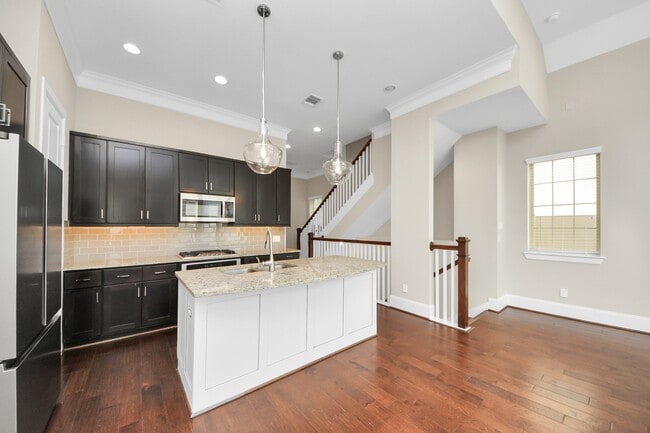 property at 8306 Hillendahl Blvd