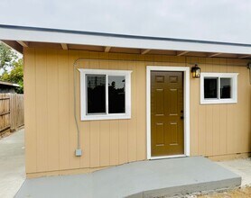 12022 Orangewood Ave in Garden Grove, CA - Foto de edificio - Building Photo