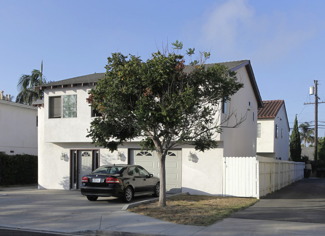 167 Rochester in Costa Mesa, CA - Building Photo - Building Photo