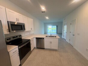 3157 Skyline Lp in Kissimmee, FL - Building Photo - Building Photo