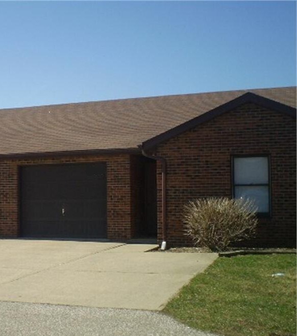 8839 Bono Rd, Unit 8839 in Terre Haute, IN - Building Photo