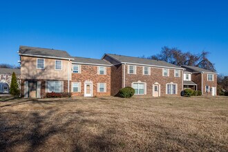 Neelys Bend Condominiums in Madison, TN - Building Photo - Building Photo