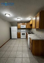 1402 Omaha St in Eau Claire, WI - Foto de edificio - Building Photo