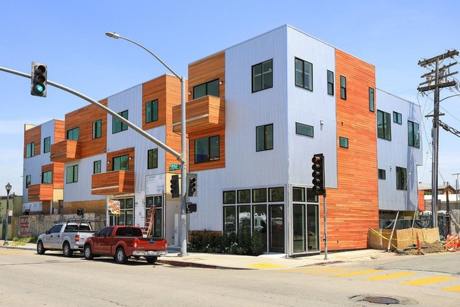 5300-5300 San Pablo Ave in Oakland, CA - Foto de edificio - Building Photo