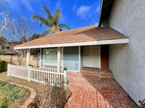 20555 Alaminos Dr in Santa Clarita, CA - Building Photo - Building Photo