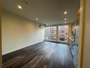 1122 W Chicago Ave-Unit -305 in Chicago, IL - Building Photo - Building Photo