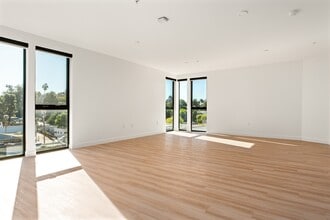 Mysa in Los Angeles, CA - Foto de edificio - Building Photo