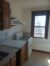 33 Elmwood Ave-Unit -2nd in Waterbury, CT - Building Photo - Building Photo