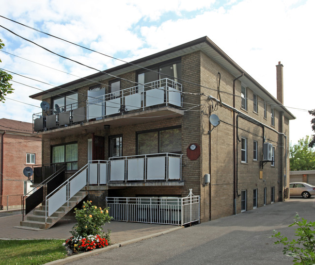 557 Birchmount Rd in Toronto, ON - Building Photo - Primary Photo