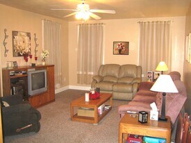 220 Ryers Ave in Cheltenham, PA - Building Photo