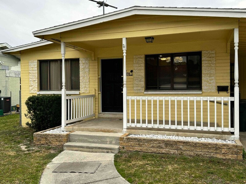 736 White St in Daytona Beach, FL - Building Photo