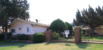 580 Gilbert Ave in Oakdale, CA - Building Photo - Building Photo