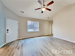 7894 Bluefin Trail in Union City, GA - Foto de edificio - Building Photo