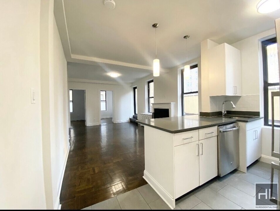 WEST 58 STREET in New York, NY - Building Photo