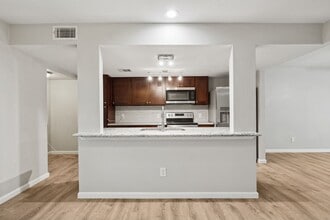 12321 Ormandy St in Houston, TX - Building Photo - Building Photo
