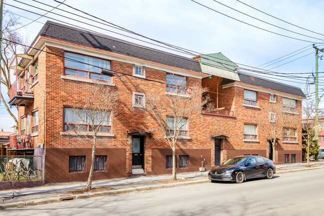 5355 Dupuis Av in Montréal, QC - Building Photo - Building Photo