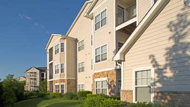 The Reserve at Fairfax Corner in Fairfax, VA - Foto de edificio - Building Photo