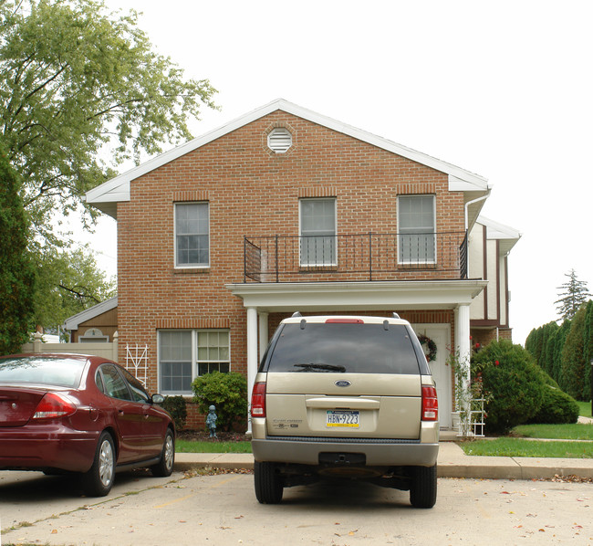 Almond/Grove Apartments in Williamsport, PA - Building Photo - Building Photo