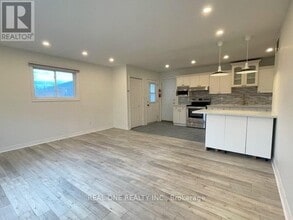 2116 Mountainside Dr in Burlington, ON - Building Photo - Building Photo