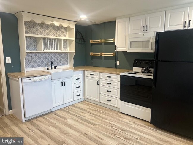 property at 6122 ROLLING VIEW Dr