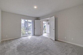 4323 E Hazelair Ln in Newberg, OR - Building Photo - Building Photo