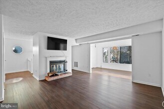 2228 Hunters Run Dr in Reston, VA - Building Photo - Building Photo