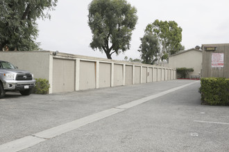 Florida Street Apartments in Huntington Beach, CA - Building Photo - Building Photo