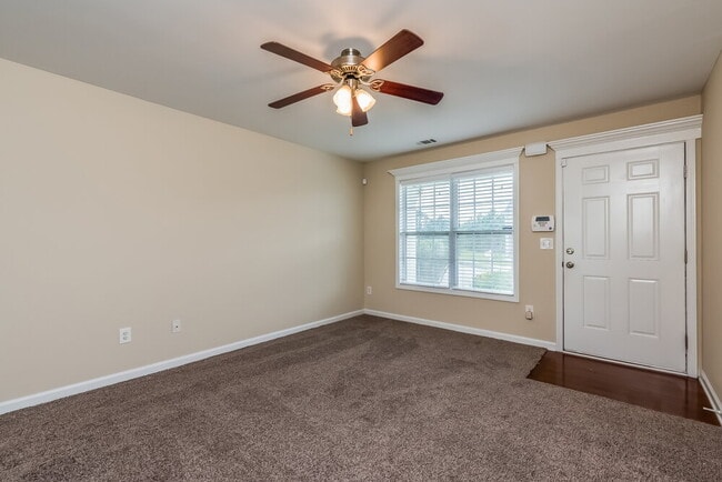 5792 Castlebrook Dr in Douglasville, GA - Building Photo - Building Photo
