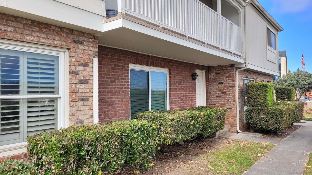 863 Del Mar Downs Rd in Solana Beach, CA - Building Photo