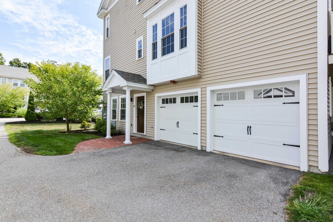 34 Acadia Ln in Exeter, NH - Building Photo