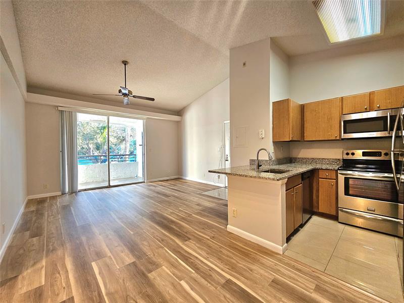 631 Lyons Rd in Coconut Creek, FL - Building Photo