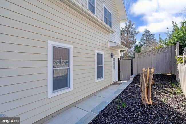 10237 Stratford Ave, Unit B in Fairfax, VA - Building Photo - Building Photo