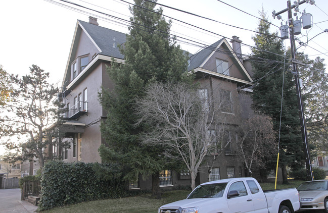 2005 Alameda Ave in Alameda, CA - Foto de edificio - Building Photo