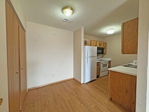 716 Brett Cir in Nixa, MO - Foto de edificio - Building Photo