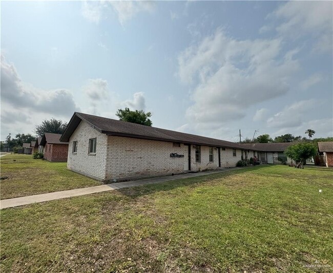 property at 2421 W Tamarack Ave