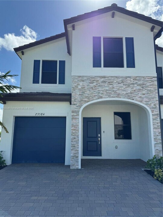 23583 SW 133rd Ct in Miami, FL - Building Photo
