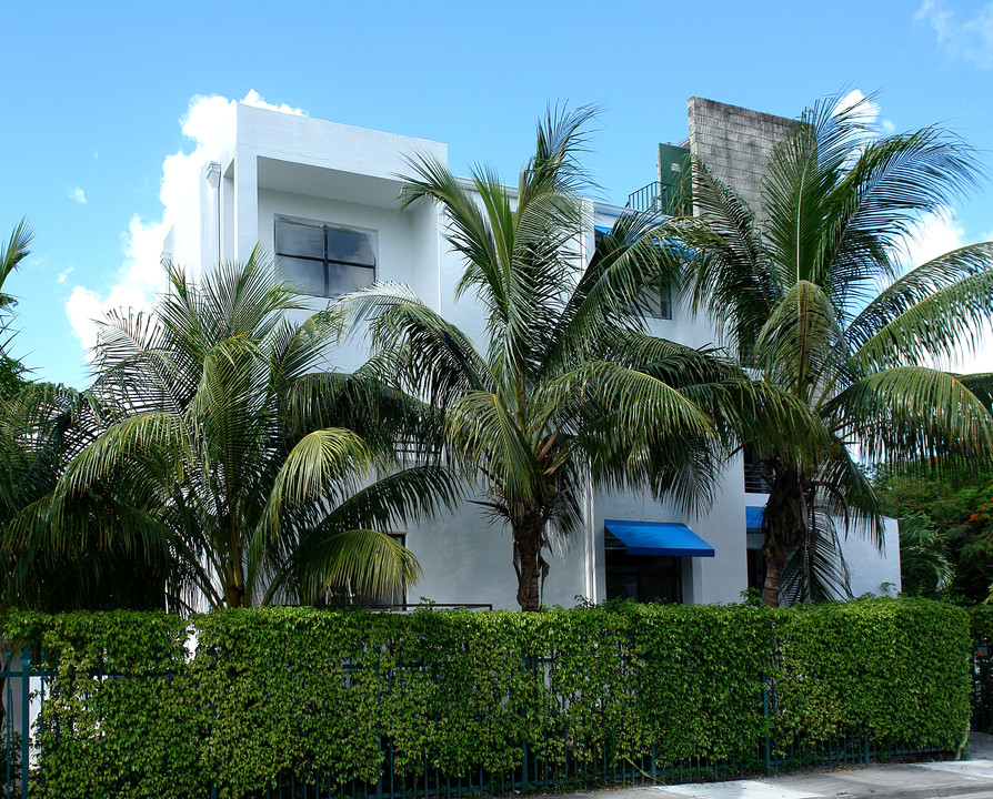 950 NW 11th St in Miami, FL - Building Photo