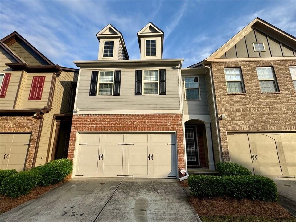 2355 Bellyard Dr in Buford, GA - Foto de edificio