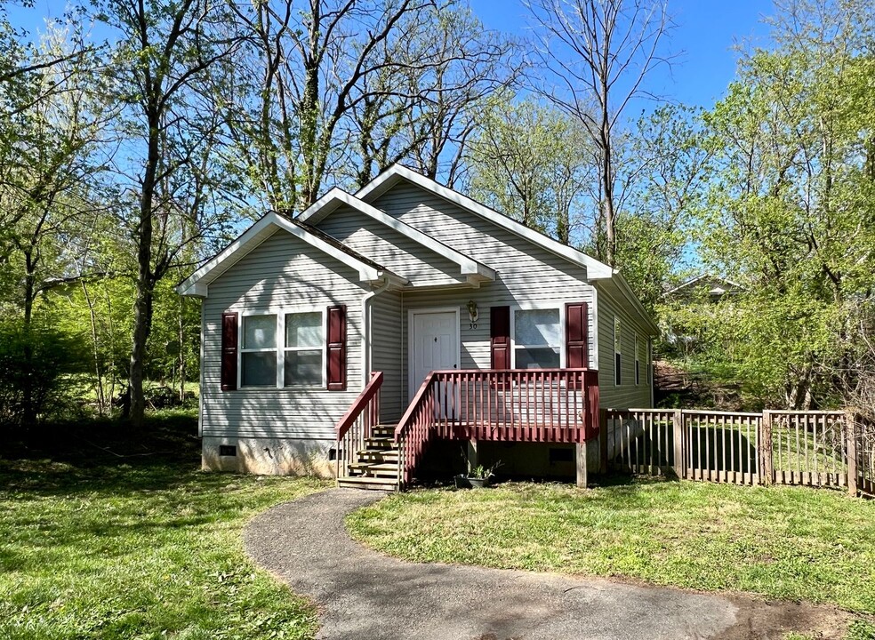 30 Branning St in Asheville, NC - Building Photo