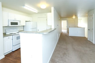 Preston Pointe at Brownstown in Brownstown, MI - Building Photo - Interior Photo